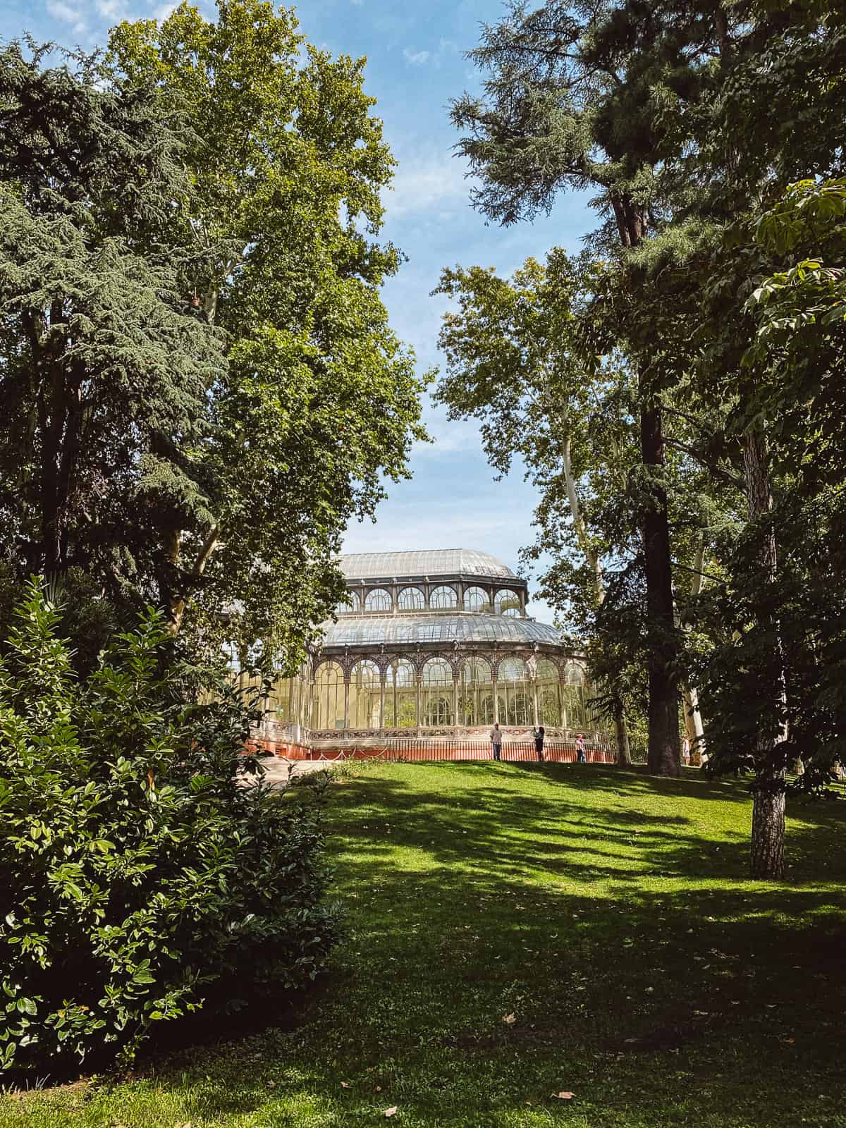 A crystal palace inside a beautiful green park in Madrid